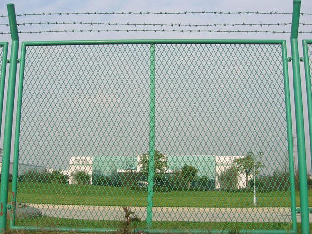 鋼板網(wǎng)護欄